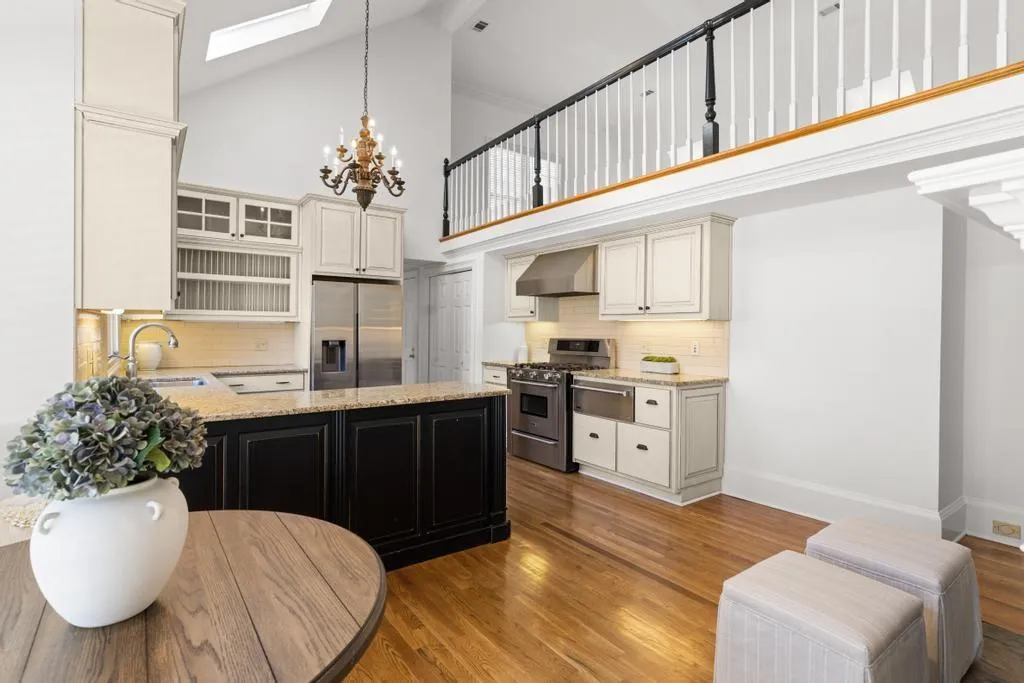 472 Ivy Park Lane Ne, Atlanta, Georgia 30342, 3 Bedrooms Bedrooms, 0 ,2 BathroomsBathrooms,Residential,For Sale,472 Ivy Park Lane Ne,7706661