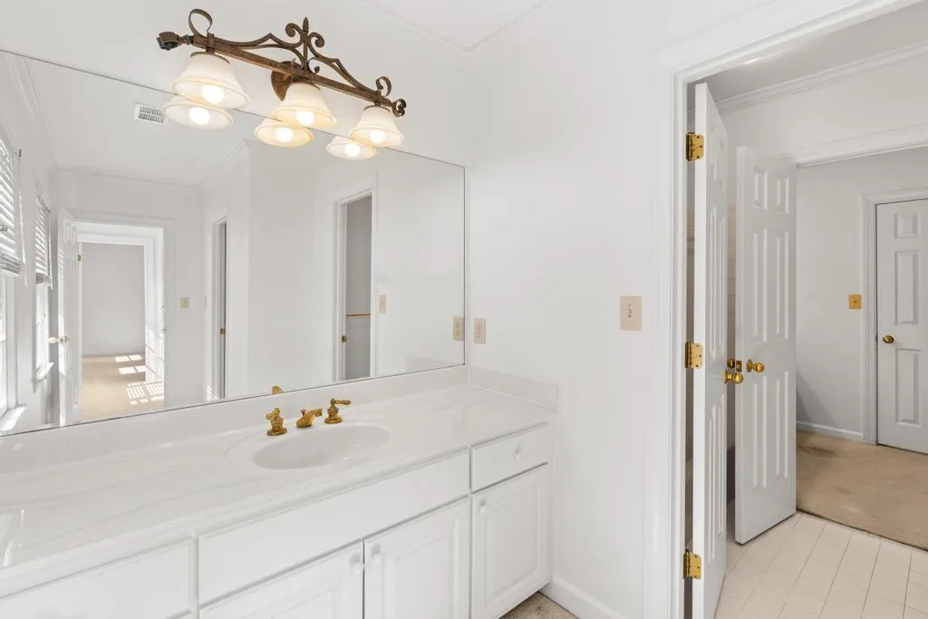 472 Ivy Park Lane Ne, Atlanta, Georgia 30342, 3 Bedrooms Bedrooms, 0 ,2 BathroomsBathrooms,Residential,For Sale,472 Ivy Park Lane Ne,7706661