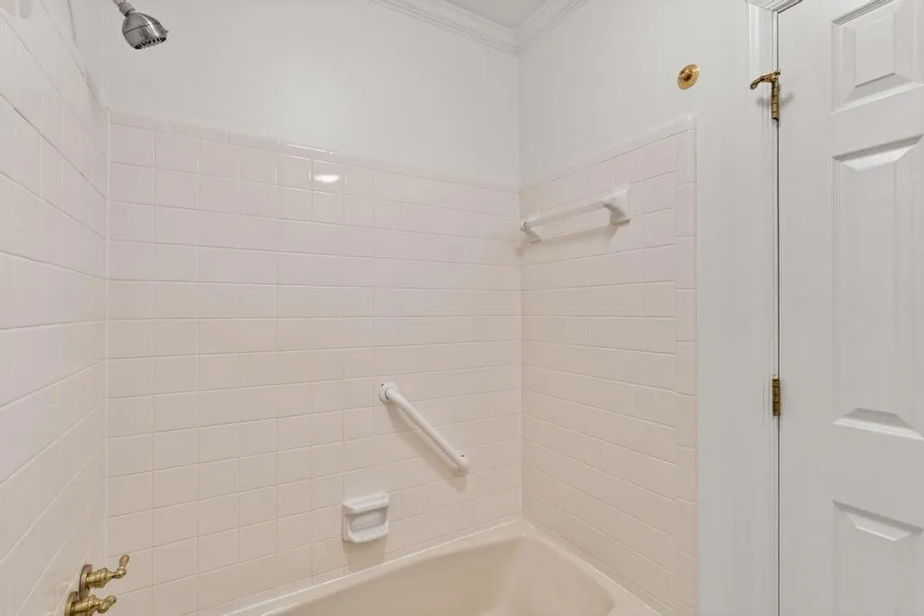 472 Ivy Park Lane Ne, Atlanta, Georgia 30342, 3 Bedrooms Bedrooms, 0 ,2 BathroomsBathrooms,Residential,For Sale,472 Ivy Park Lane Ne,7706661