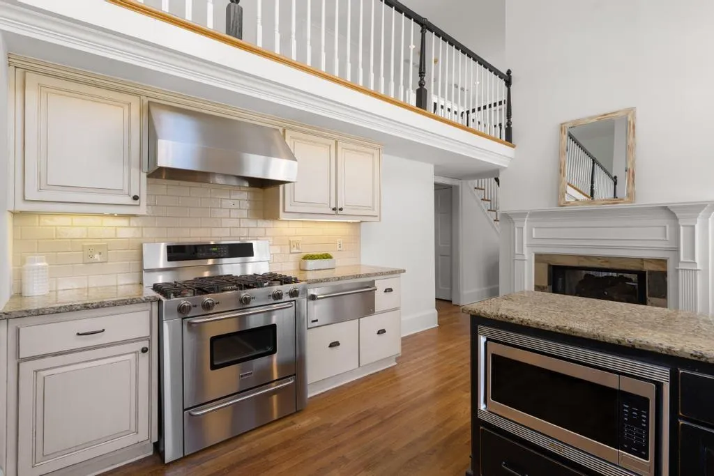 472 Ivy Park Lane Ne, Atlanta, Georgia 30342, 3 Bedrooms Bedrooms, 0 ,2 BathroomsBathrooms,Residential,For Sale,472 Ivy Park Lane Ne,7706661