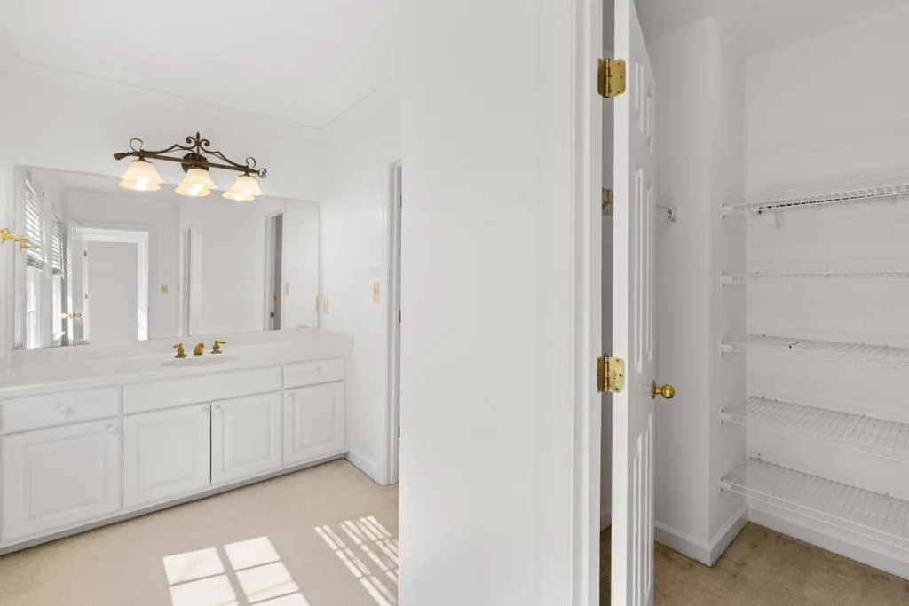 472 Ivy Park Lane Ne, Atlanta, Georgia 30342, 3 Bedrooms Bedrooms, 0 ,2 BathroomsBathrooms,Residential,For Sale,472 Ivy Park Lane Ne,7706661