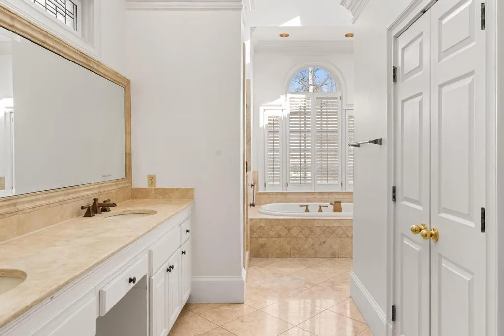 472 Ivy Park Lane Ne, Atlanta, Georgia 30342, 3 Bedrooms Bedrooms, 0 ,2 BathroomsBathrooms,Residential,For Sale,472 Ivy Park Lane Ne,7706661