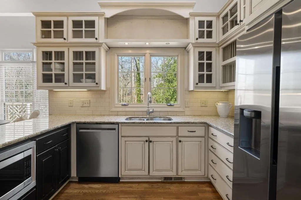 472 Ivy Park Lane Ne, Atlanta, Georgia 30342, 3 Bedrooms Bedrooms, 0 ,2 BathroomsBathrooms,Residential,For Sale,472 Ivy Park Lane Ne,7706661