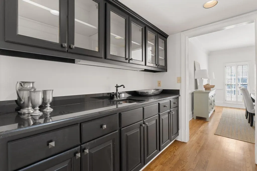 472 Ivy Park Lane Ne, Atlanta, Georgia 30342, 3 Bedrooms Bedrooms, 0 ,2 BathroomsBathrooms,Residential,For Sale,472 Ivy Park Lane Ne,7706661