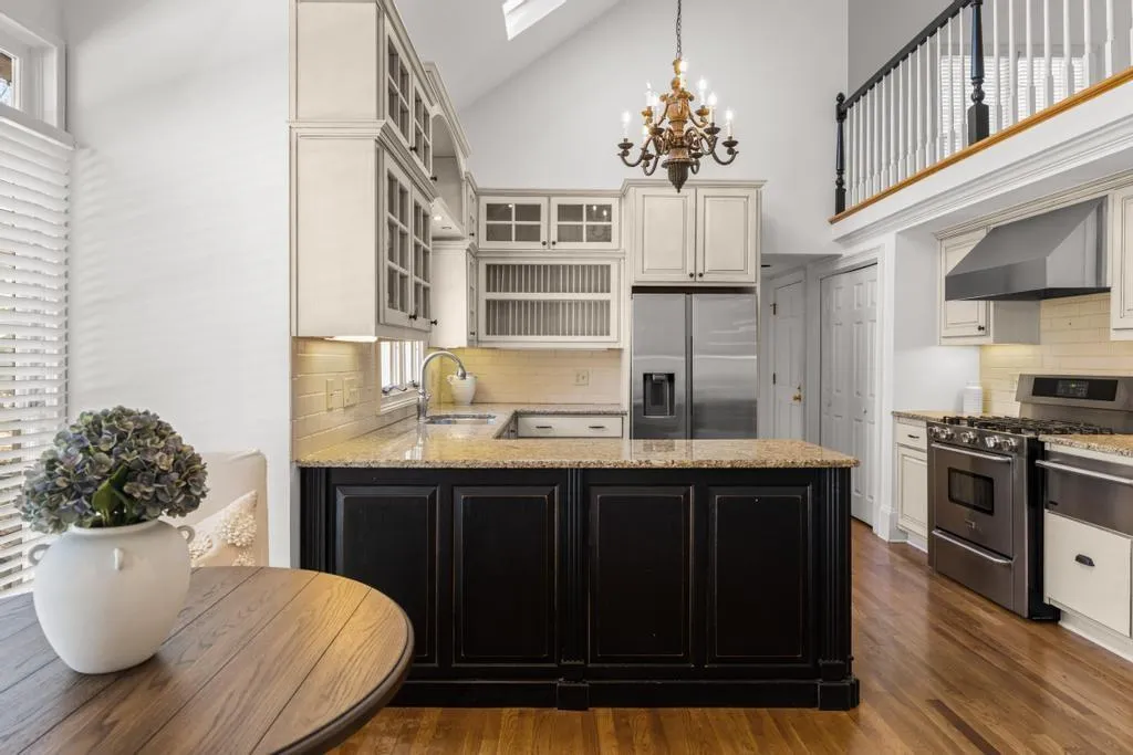 472 Ivy Park Lane Ne, Atlanta, Georgia 30342, 3 Bedrooms Bedrooms, 0 ,2 BathroomsBathrooms,Residential,For Sale,472 Ivy Park Lane Ne,7706661