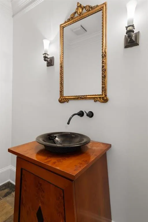 472 Ivy Park Lane Ne, Atlanta, Georgia 30342, 3 Bedrooms Bedrooms, 0 ,2 BathroomsBathrooms,Residential,For Sale,472 Ivy Park Lane Ne,7706661