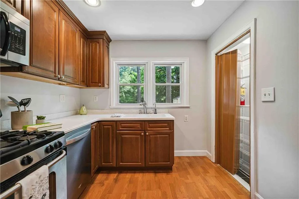 1333 Victor Road, Atlanta, Georgia 30324, 3 Bedrooms Bedrooms, ,2 BathroomsBathrooms,Residential,For Sale,1333 Victor Road,7609981