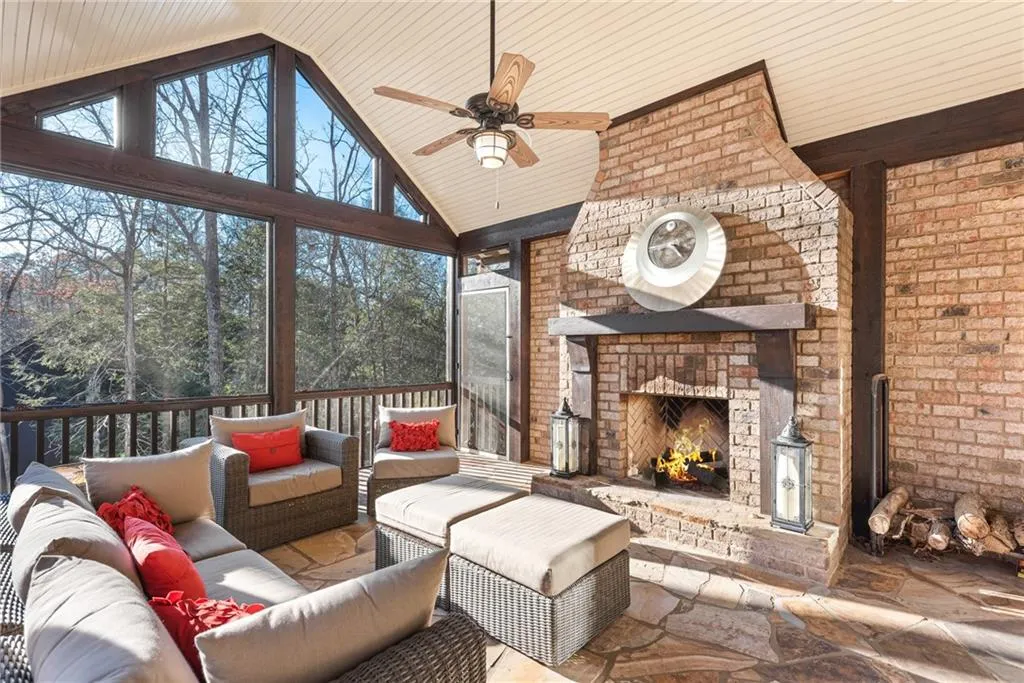 15 Glen Oaks Drive, Atlanta, Georgia 30327, 7 Bedrooms Bedrooms, ,7 BathroomsBathrooms,Residential,Sold,15 Glen Oaks Drive,6843755