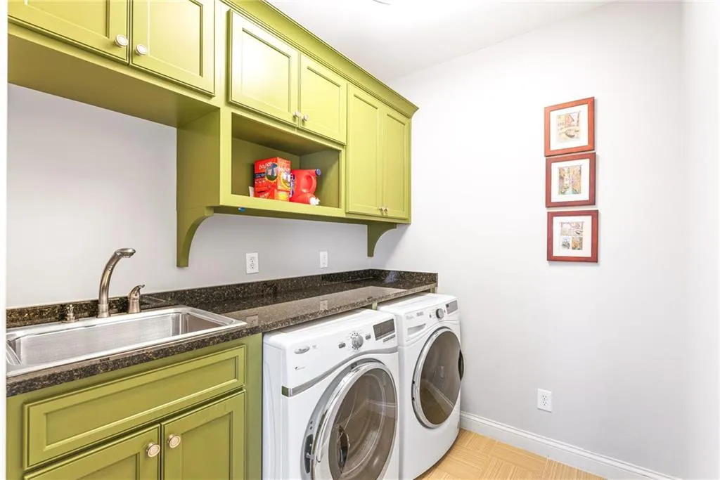 15 Glen Oaks Drive, Atlanta, Georgia 30327, 7 Bedrooms Bedrooms, ,7 BathroomsBathrooms,Residential,Sold,15 Glen Oaks Drive,6843755