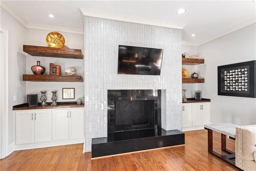 15 Glen Oaks Drive, Atlanta, Georgia 30327, 7 Bedrooms Bedrooms, ,7 BathroomsBathrooms,Residential,Sold,15 Glen Oaks Drive,6843755