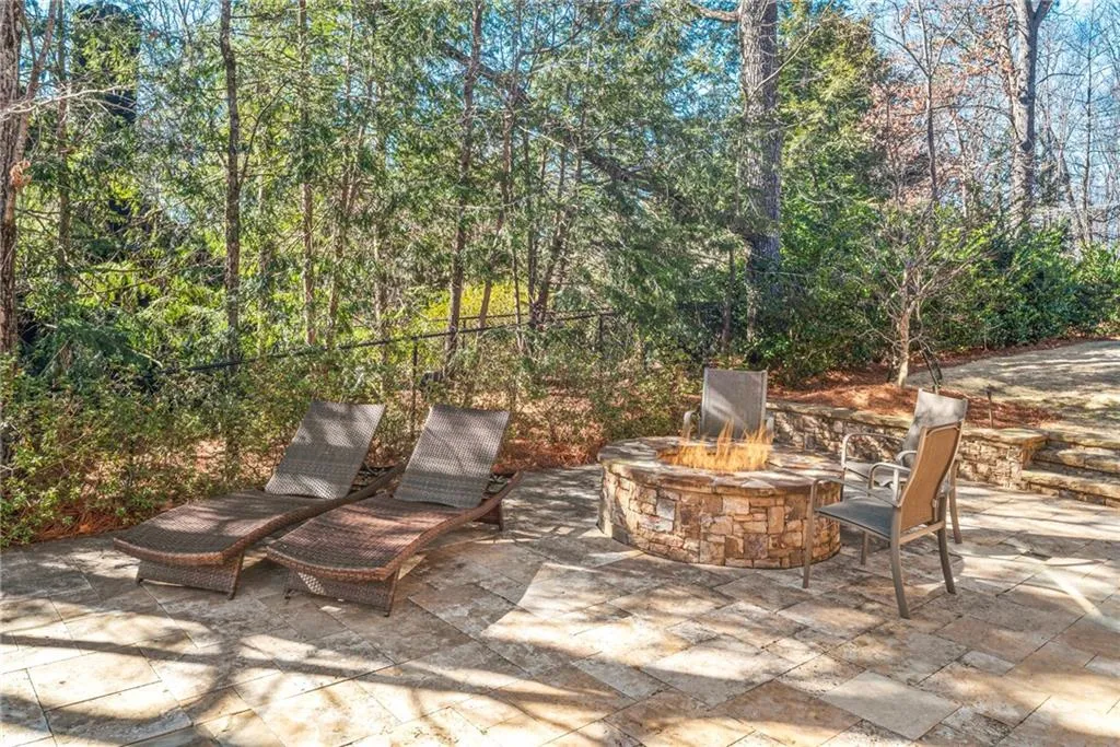 15 Glen Oaks Drive, Atlanta, Georgia 30327, 7 Bedrooms Bedrooms, ,7 BathroomsBathrooms,Residential,Sold,15 Glen Oaks Drive,6843755