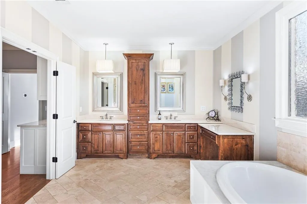 15 Glen Oaks Drive, Atlanta, Georgia 30327, 7 Bedrooms Bedrooms, ,7 BathroomsBathrooms,Residential,Sold,15 Glen Oaks Drive,6843755