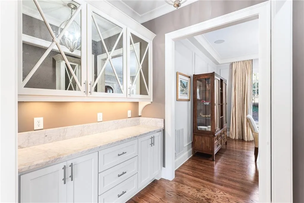 15 Glen Oaks Drive, Atlanta, Georgia 30327, 7 Bedrooms Bedrooms, ,7 BathroomsBathrooms,Residential,Sold,15 Glen Oaks Drive,6843755