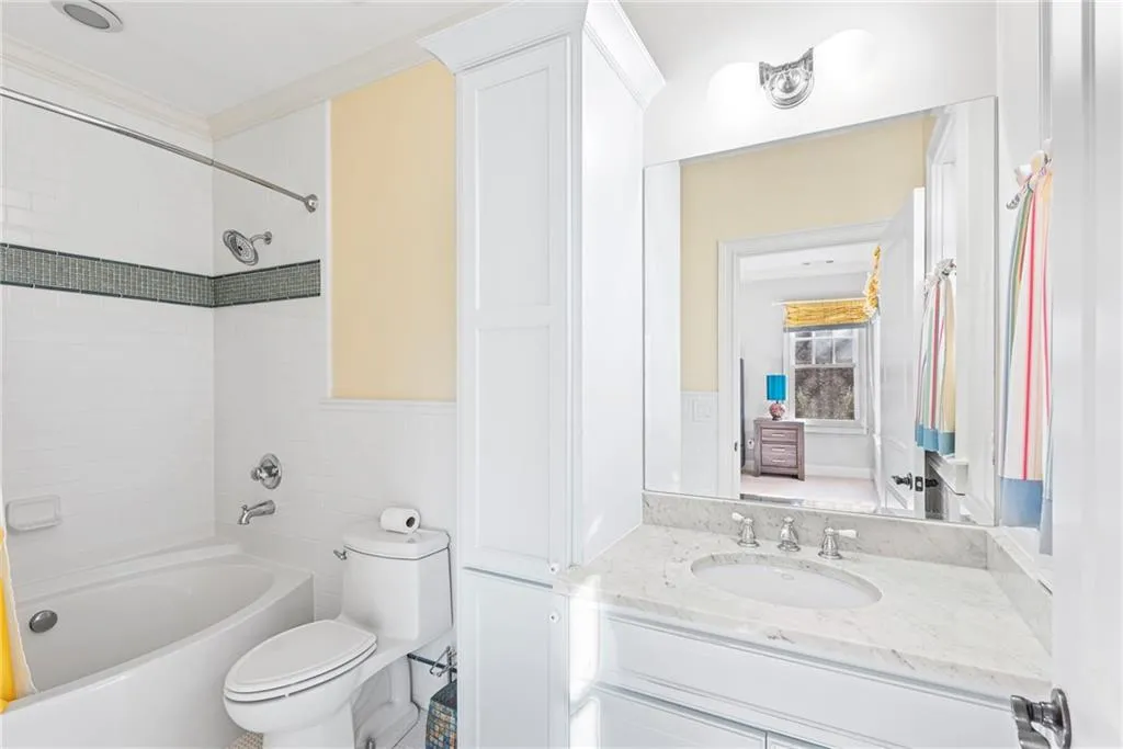 15 Glen Oaks Drive, Atlanta, Georgia 30327, 7 Bedrooms Bedrooms, ,7 BathroomsBathrooms,Residential,Sold,15 Glen Oaks Drive,6843755