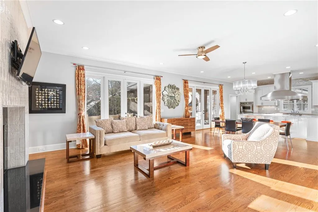 15 Glen Oaks Drive, Atlanta, Georgia 30327, 7 Bedrooms Bedrooms, ,7 BathroomsBathrooms,Residential,Sold,15 Glen Oaks Drive,6843755