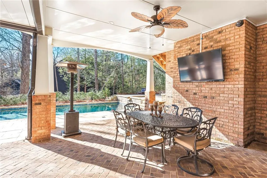 15 Glen Oaks Drive, Atlanta, Georgia 30327, 7 Bedrooms Bedrooms, ,7 BathroomsBathrooms,Residential,Sold,15 Glen Oaks Drive,6843755