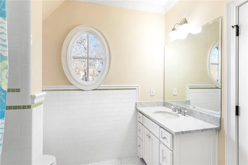 15 Glen Oaks Drive, Atlanta, Georgia 30327, 7 Bedrooms Bedrooms, ,7 BathroomsBathrooms,Residential,Sold,15 Glen Oaks Drive,6843755