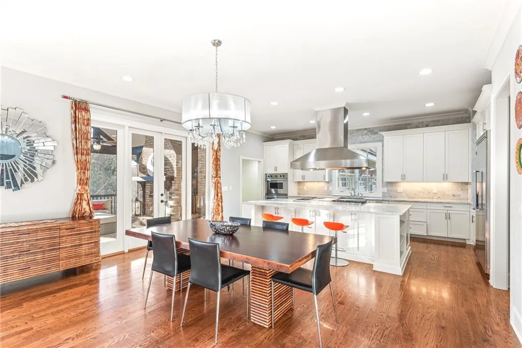 15 Glen Oaks Drive, Atlanta, Georgia 30327, 7 Bedrooms Bedrooms, ,7 BathroomsBathrooms,Residential,Sold,15 Glen Oaks Drive,6843755