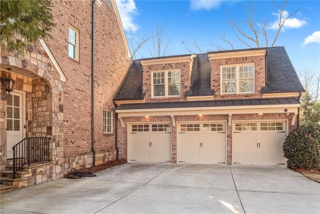 15 Glen Oaks Drive, Atlanta, Georgia 30327, 7 Bedrooms Bedrooms, ,7 BathroomsBathrooms,Residential,Sold,15 Glen Oaks Drive,6843755