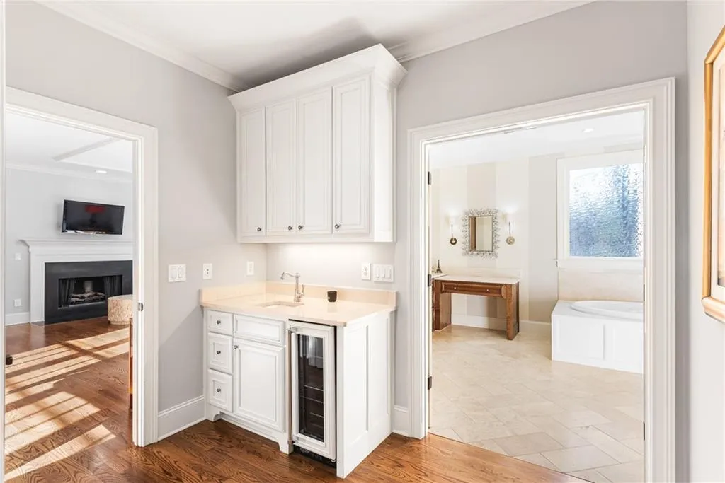 15 Glen Oaks Drive, Atlanta, Georgia 30327, 7 Bedrooms Bedrooms, ,7 BathroomsBathrooms,Residential,Sold,15 Glen Oaks Drive,6843755