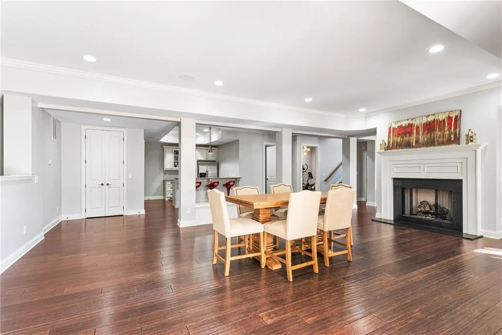 15 Glen Oaks Drive, Atlanta, Georgia 30327, 7 Bedrooms Bedrooms, ,7 BathroomsBathrooms,Residential,Sold,15 Glen Oaks Drive,6843755