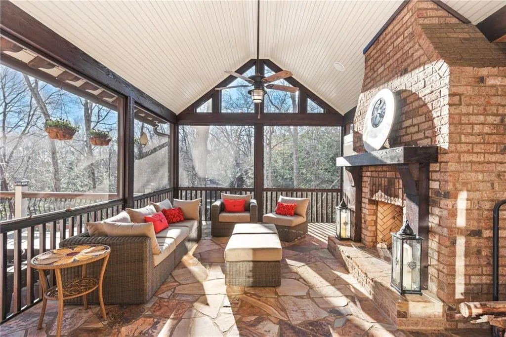 15 Glen Oaks Drive, Atlanta, Georgia 30327, 7 Bedrooms Bedrooms, ,7 BathroomsBathrooms,Residential,Sold,15 Glen Oaks Drive,6843755