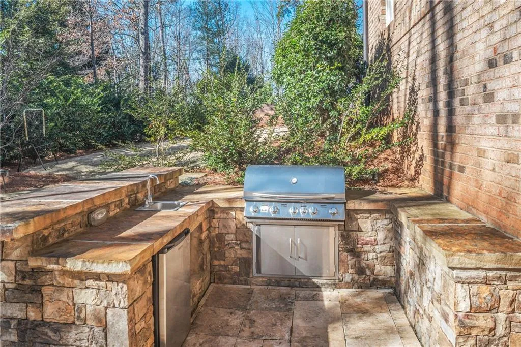 15 Glen Oaks Drive, Atlanta, Georgia 30327, 7 Bedrooms Bedrooms, ,7 BathroomsBathrooms,Residential,Sold,15 Glen Oaks Drive,6843755