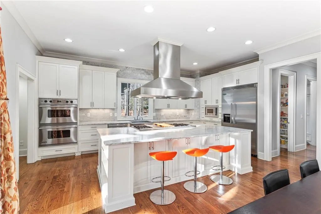 15 Glen Oaks Drive, Atlanta, Georgia 30327, 7 Bedrooms Bedrooms, ,7 BathroomsBathrooms,Residential,Sold,15 Glen Oaks Drive,6843755