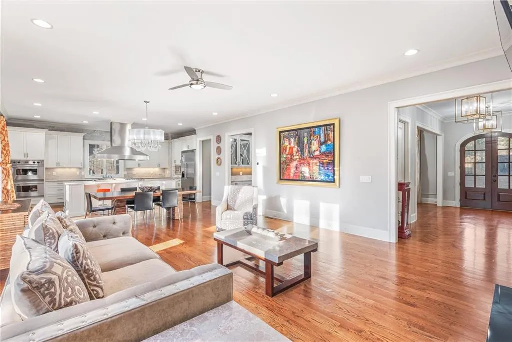 15 Glen Oaks Drive, Atlanta, Georgia 30327, 7 Bedrooms Bedrooms, ,7 BathroomsBathrooms,Residential,Sold,15 Glen Oaks Drive,6843755