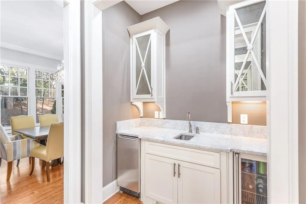 15 Glen Oaks Drive, Atlanta, Georgia 30327, 7 Bedrooms Bedrooms, ,7 BathroomsBathrooms,Residential,Sold,15 Glen Oaks Drive,6843755