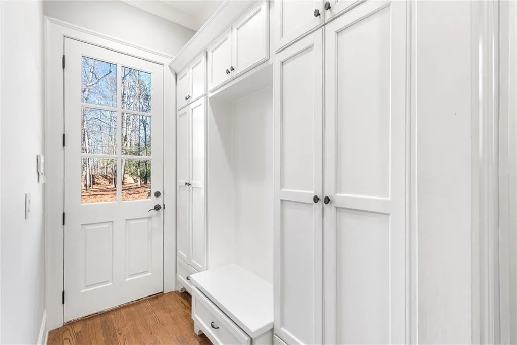 15 Glen Oaks Drive, Atlanta, Georgia 30327, 7 Bedrooms Bedrooms, ,7 BathroomsBathrooms,Residential,Sold,15 Glen Oaks Drive,6843755