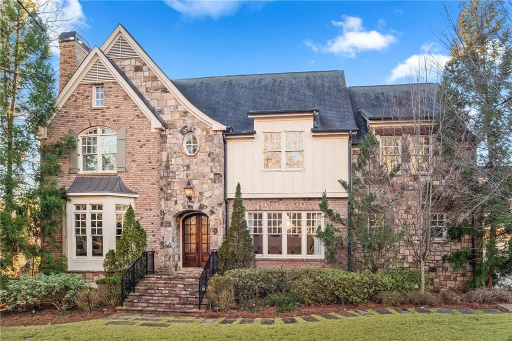 15 Glen Oaks Drive, Atlanta, Georgia 30327, 7 Bedrooms Bedrooms, ,7 BathroomsBathrooms,Residential,Sold,15 Glen Oaks Drive,6843755