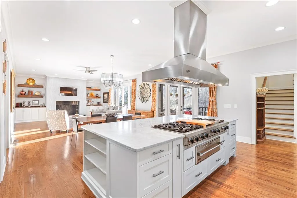 15 Glen Oaks Drive, Atlanta, Georgia 30327, 7 Bedrooms Bedrooms, ,7 BathroomsBathrooms,Residential,Sold,15 Glen Oaks Drive,6843755