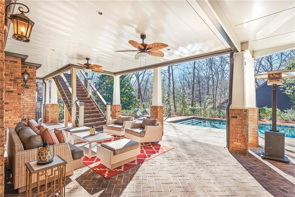 15 Glen Oaks Drive, Atlanta, Georgia 30327, 7 Bedrooms Bedrooms, ,7 BathroomsBathrooms,Residential,Sold,15 Glen Oaks Drive,6843755