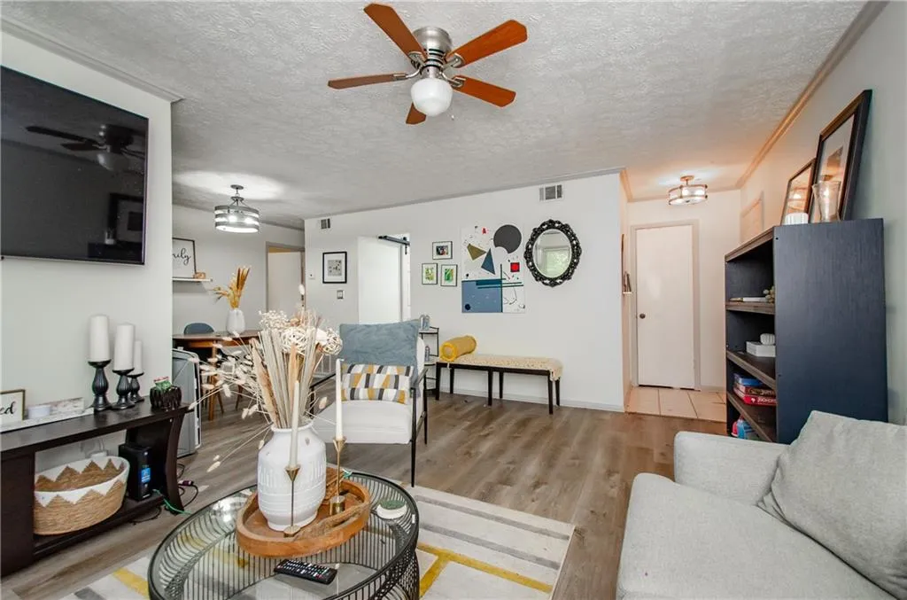 5157 Roswell Road Unit 2, Atlanta, Georgia 30342, 1 Bedroom Bedrooms, ,1 BathroomBathrooms,Residential,For Sale,5157 Roswell Road Unit 2,7697554