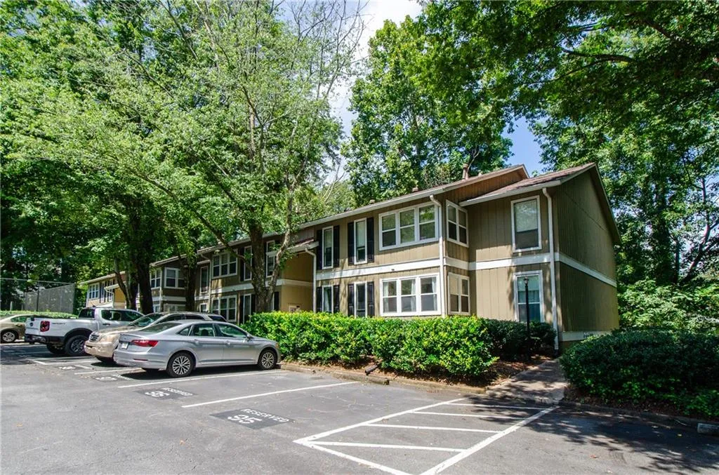 5157 Roswell Road Unit 2, Atlanta, Georgia 30342, 1 Bedroom Bedrooms, ,1 BathroomBathrooms,Residential,For Sale,5157 Roswell Road Unit 2,7697554