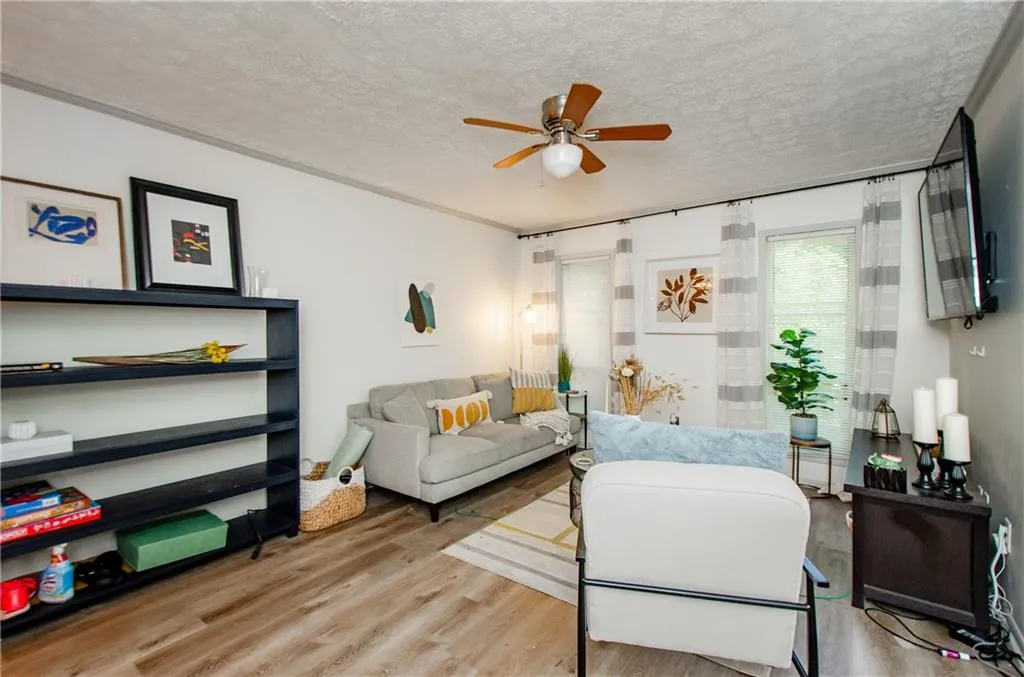 5157 Roswell Road Unit 2, Atlanta, Georgia 30342, 1 Bedroom Bedrooms, ,1 BathroomBathrooms,Residential,For Sale,5157 Roswell Road Unit 2,7697554