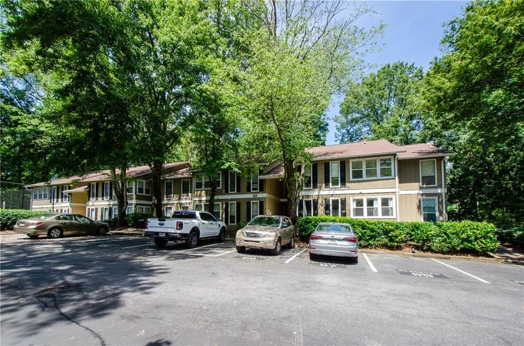 5157 Roswell Road Unit 2, Atlanta, Georgia 30342, 1 Bedroom Bedrooms, ,1 BathroomBathrooms,Residential,For Sale,5157 Roswell Road Unit 2,7697554