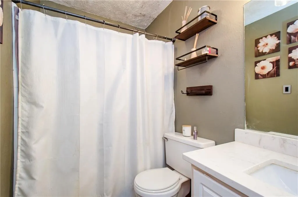 5157 Roswell Road Unit 2, Atlanta, Georgia 30342, 1 Bedroom Bedrooms, ,1 BathroomBathrooms,Residential,For Sale,5157 Roswell Road Unit 2,7697554