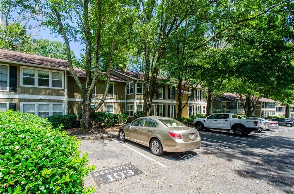 5157 Roswell Road Unit 2, Atlanta, Georgia 30342, 1 Bedroom Bedrooms, ,1 BathroomBathrooms,Residential,For Sale,5157 Roswell Road Unit 2,7697554