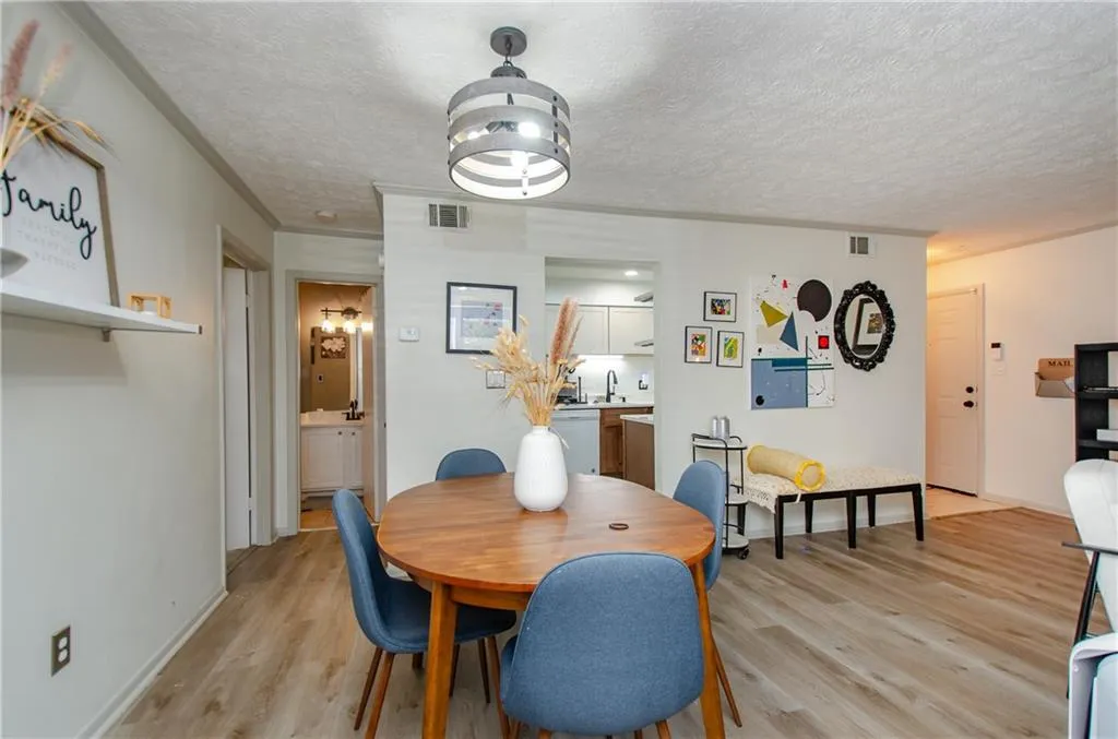 5157 Roswell Road Unit 2, Atlanta, Georgia 30342, 1 Bedroom Bedrooms, ,1 BathroomBathrooms,Residential,For Sale,5157 Roswell Road Unit 2,7697554