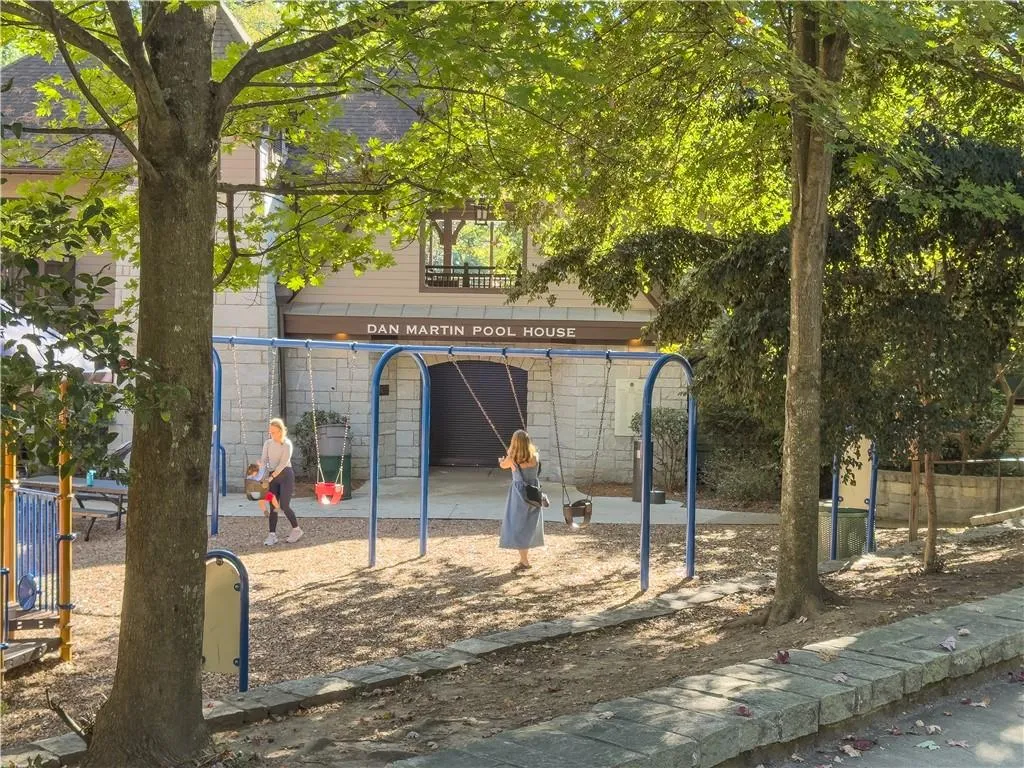 273 Peachtree Way Ne, Atlanta, Georgia 30305, 2 Bedrooms Bedrooms, ,2 BathroomsBathrooms,Residential,For Sale,273 Peachtree Way Ne,7639716