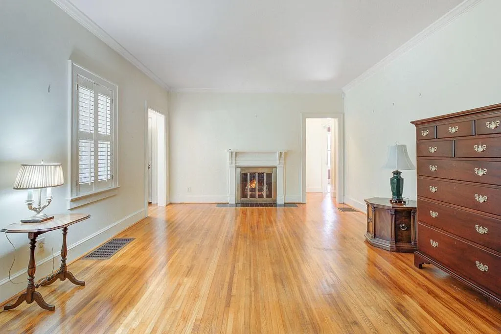 273 Peachtree Way Ne, Atlanta, Georgia 30305, 2 Bedrooms Bedrooms, ,2 BathroomsBathrooms,Residential,For Sale,273 Peachtree Way Ne,7639716