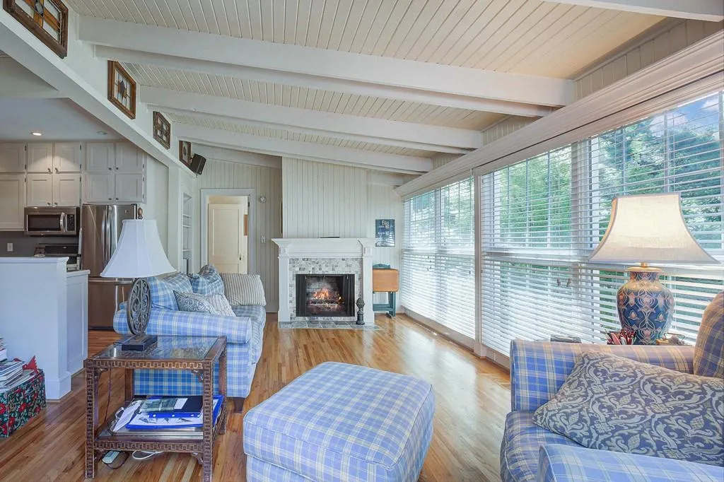 273 Peachtree Way Ne, Atlanta, Georgia 30305, 2 Bedrooms Bedrooms, ,2 BathroomsBathrooms,Residential,For Sale,273 Peachtree Way Ne,7639716