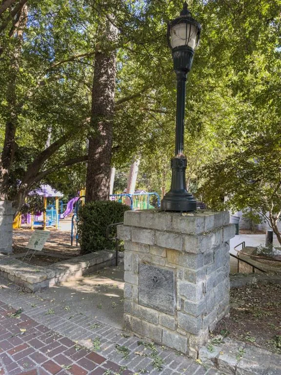 273 Peachtree Way Ne, Atlanta, Georgia 30305, 2 Bedrooms Bedrooms, ,2 BathroomsBathrooms,Residential,For Sale,273 Peachtree Way Ne,7639716