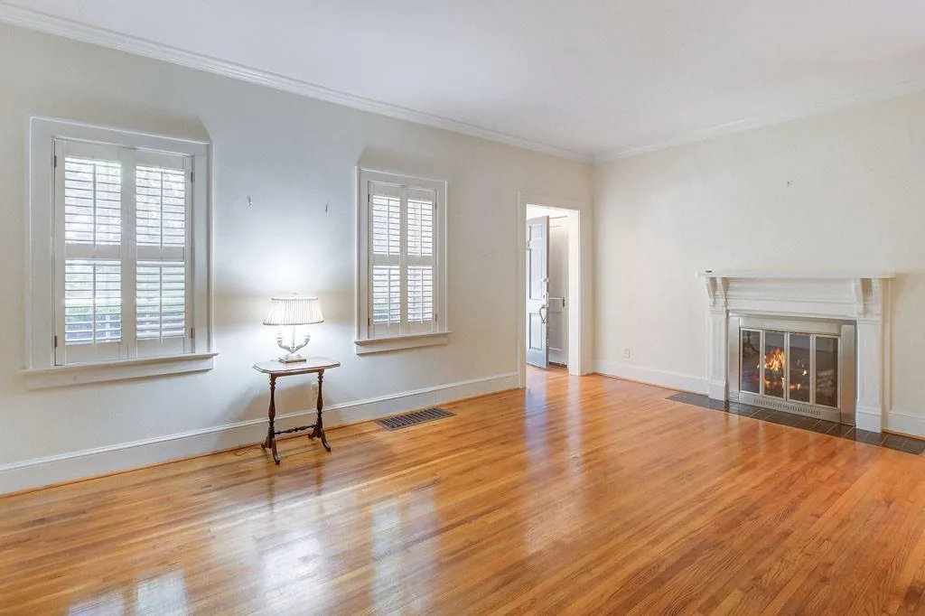 273 Peachtree Way Ne, Atlanta, Georgia 30305, 2 Bedrooms Bedrooms, ,2 BathroomsBathrooms,Residential,For Sale,273 Peachtree Way Ne,7639716