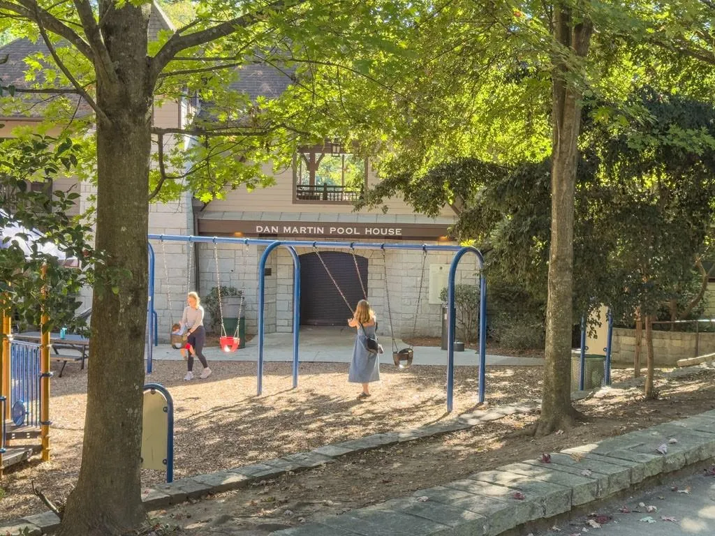 273 Peachtree Way Ne, Atlanta, Georgia 30305, 2 Bedrooms Bedrooms, ,2 BathroomsBathrooms,Residential,For Sale,273 Peachtree Way Ne,7639716