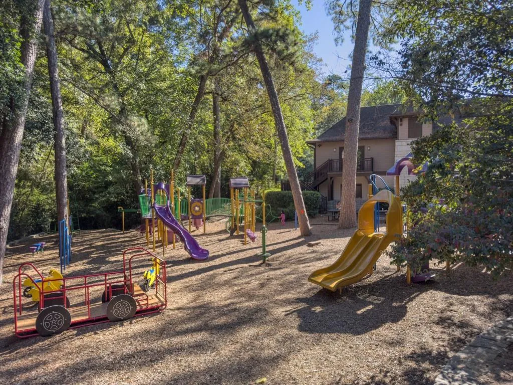 273 Peachtree Way Ne, Atlanta, Georgia 30305, 2 Bedrooms Bedrooms, ,2 BathroomsBathrooms,Residential,For Sale,273 Peachtree Way Ne,7639716