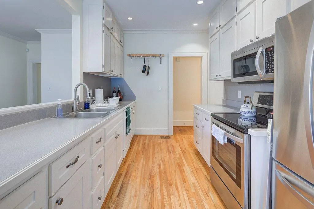 273 Peachtree Way Ne, Atlanta, Georgia 30305, 2 Bedrooms Bedrooms, ,2 BathroomsBathrooms,Residential,For Sale,273 Peachtree Way Ne,7639716