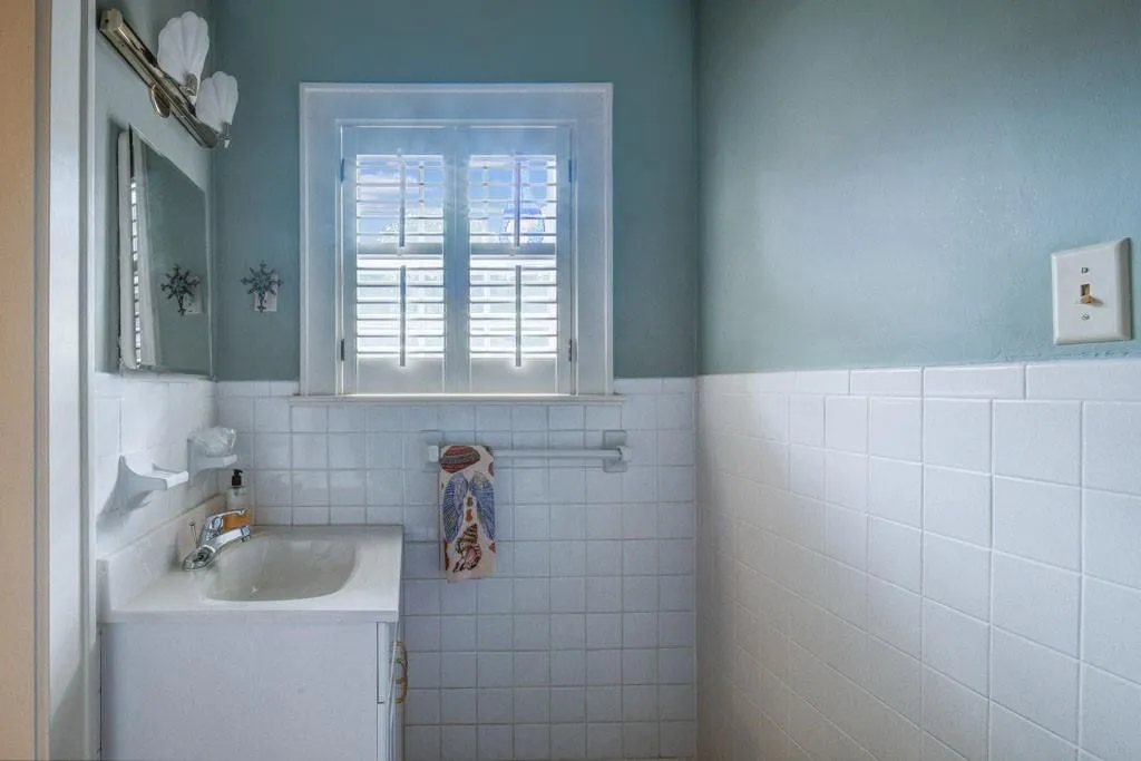 273 Peachtree Way Ne, Atlanta, Georgia 30305, 2 Bedrooms Bedrooms, ,2 BathroomsBathrooms,Residential,For Sale,273 Peachtree Way Ne,7639716